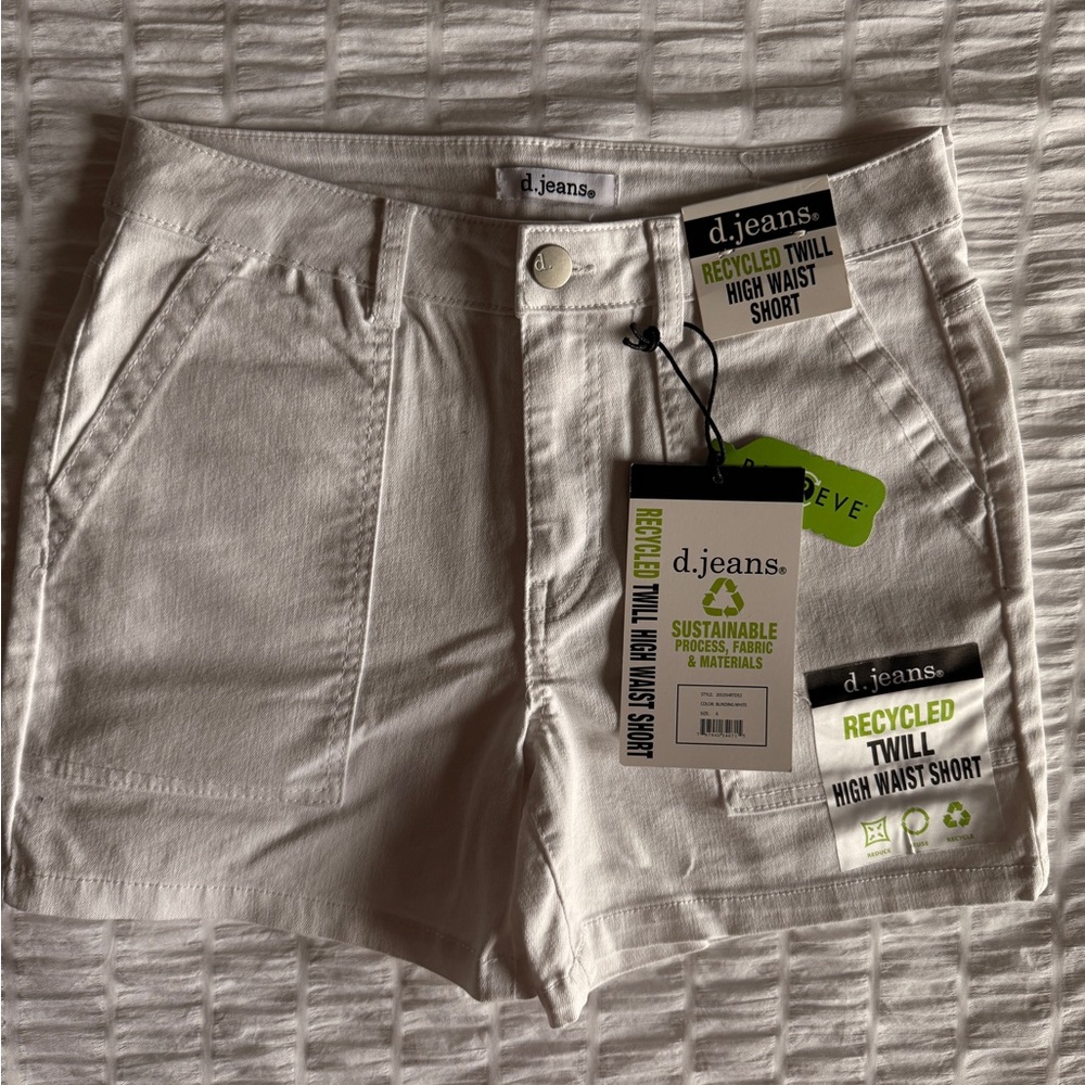 D. Jeans Women's Cream High Waist Shorts